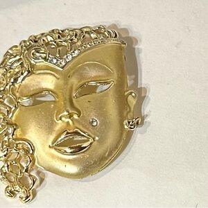 Contemporary face roach